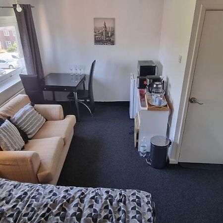 Spacious Room With Kichenet Rotherham Extérieur photo