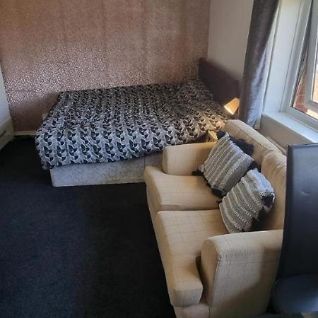 Spacious Room With Kichenet Rotherham Extérieur photo