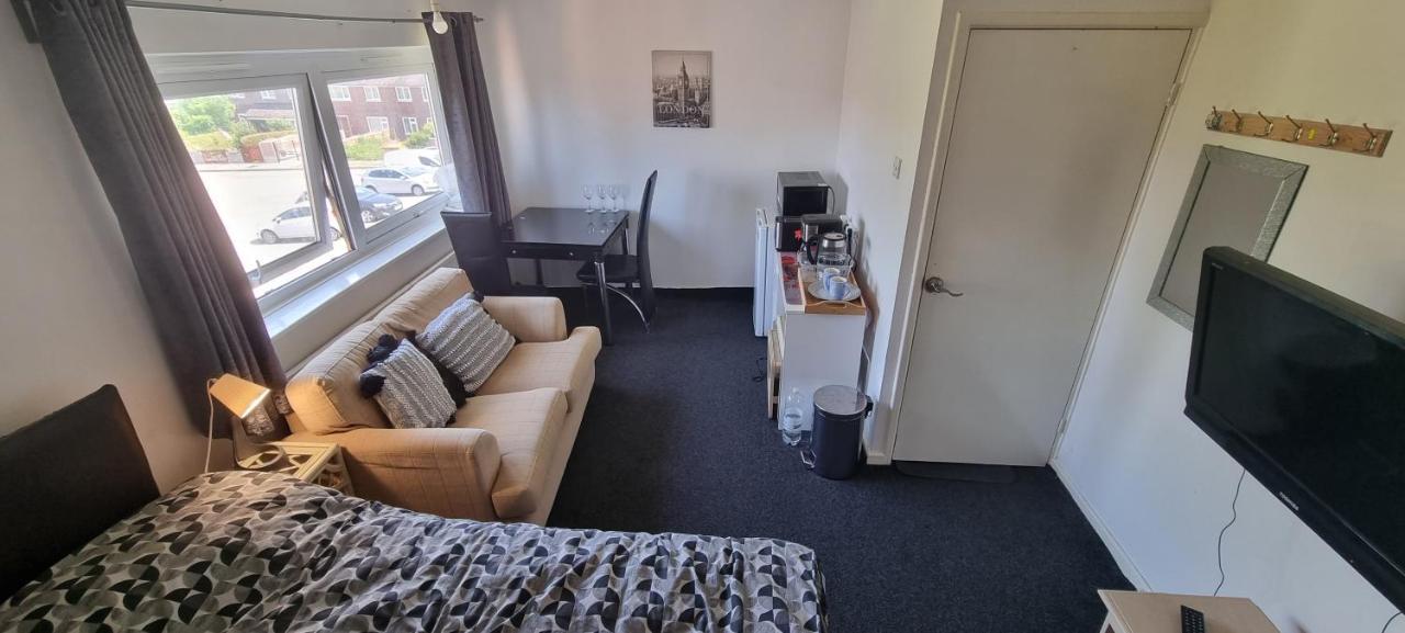 Spacious Room With Kichenet Rotherham Extérieur photo