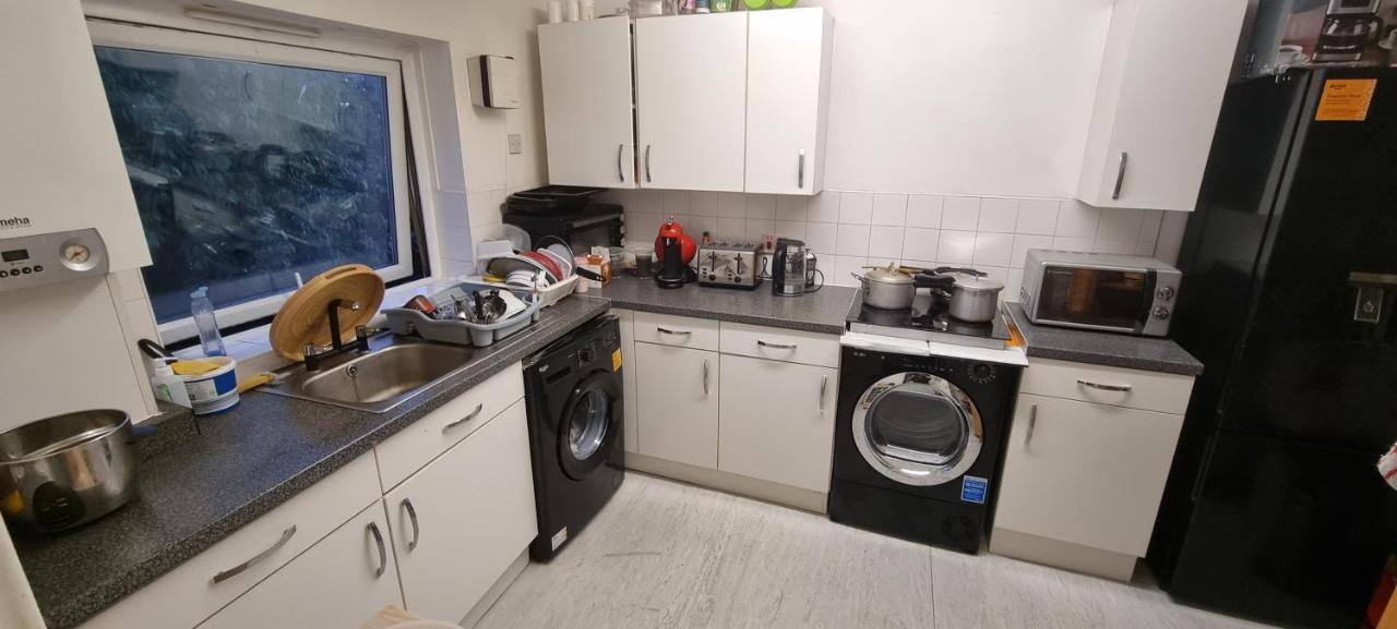 Spacious Room With Kichenet Rotherham Extérieur photo
